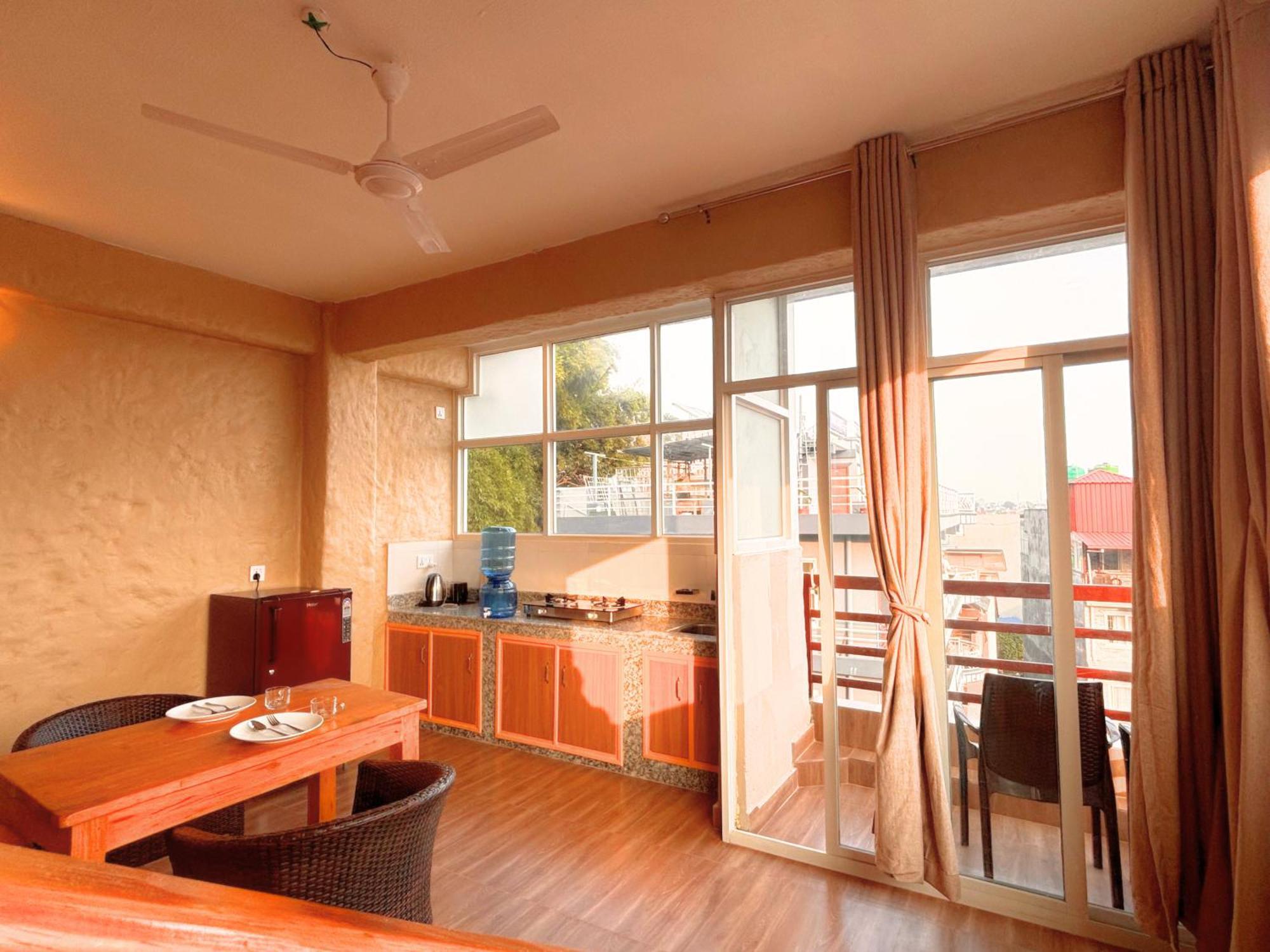 Nishan Apartments -Lakeside Покхара Экстерьер фото